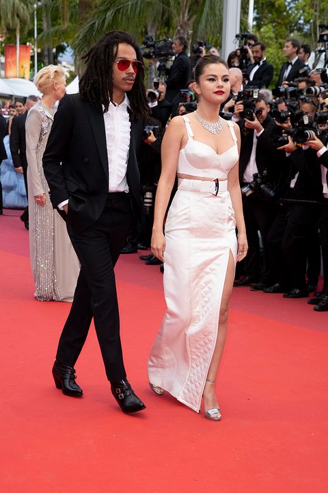 Los muertos no mueren : Cobertura de revista Selena Gomez