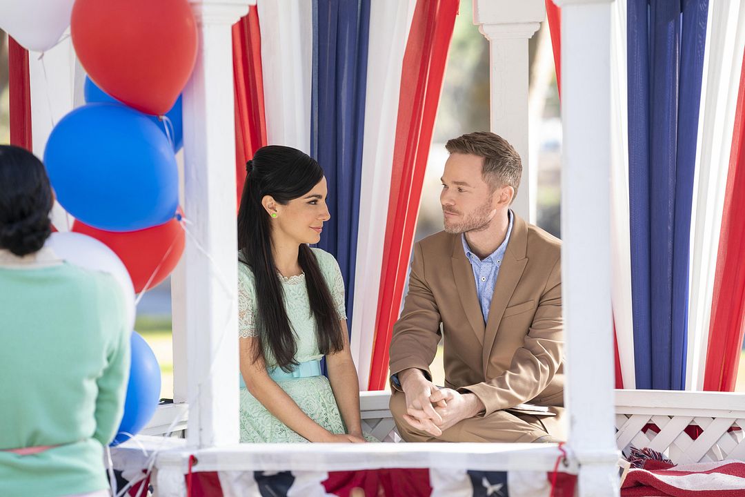 Into The Dark : Foto Martha Higareda, Shawn Ashmore