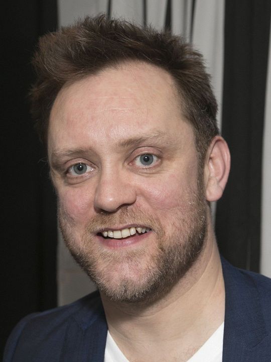 Póster Sam Troughton