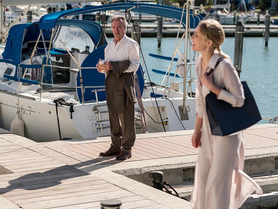 Yo, mi mujer y mi mujer muerta : Foto Oscar Martinez, Ingrid García-Jonsson