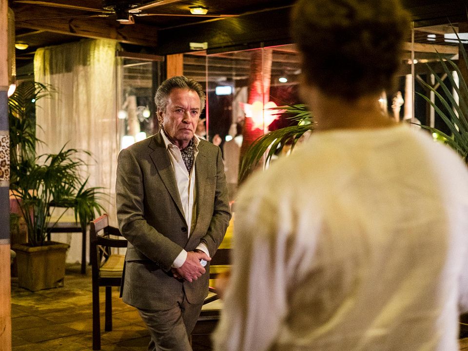 Yo, mi mujer y mi mujer muerta : Foto Oscar Martinez