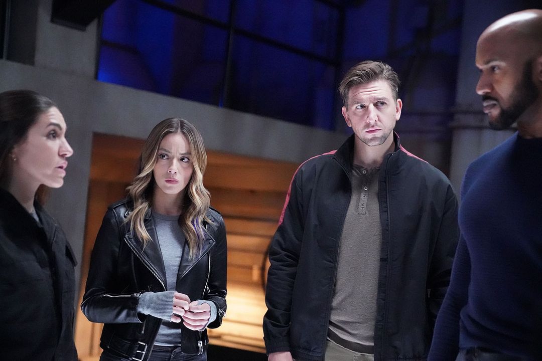 Foto Chloe Bennet, Maximilian Osinski, Henry Simmons, Natalia Cordova-Buckley