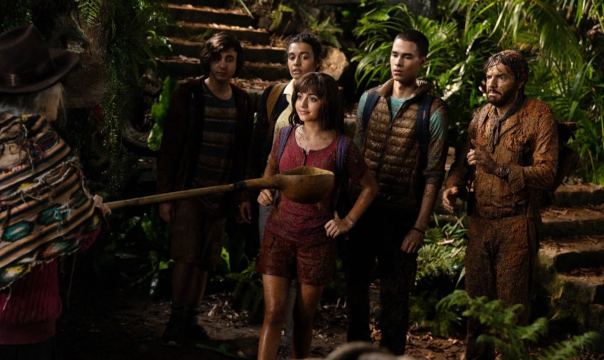 Dora y la ciudad perdida : Foto Madeleine Madden, Eugenio Derbez, Isabela Merced, Nicholas Coombe