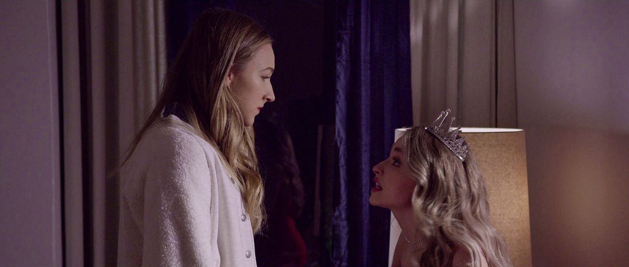 A mi altura : Foto Sabrina Carpenter, Ava Michelle