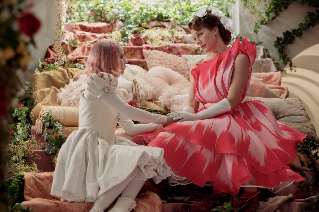 Paradise Hills : Foto Emma Roberts, Milla Jovovich