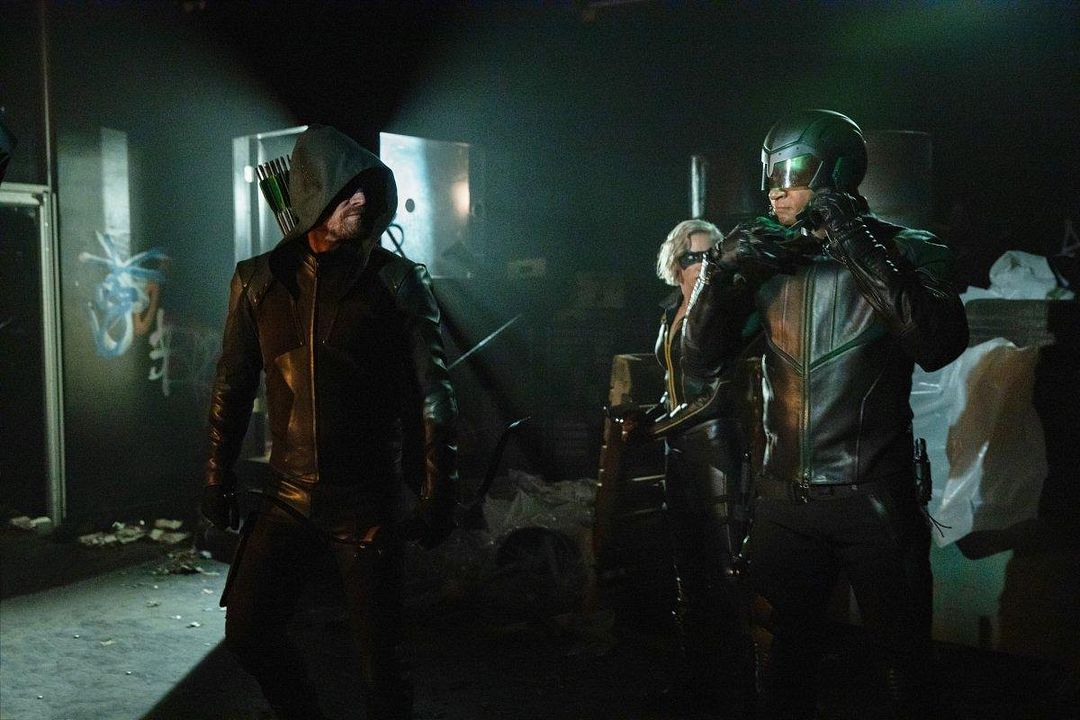 Arrow : Foto Stephen Amell, Katie Cassidy