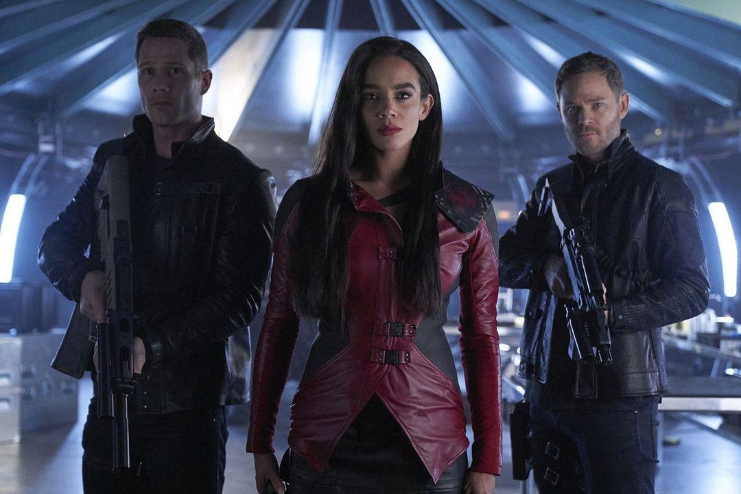 Foto Luke MacFarlane, Hannah John-Kamen