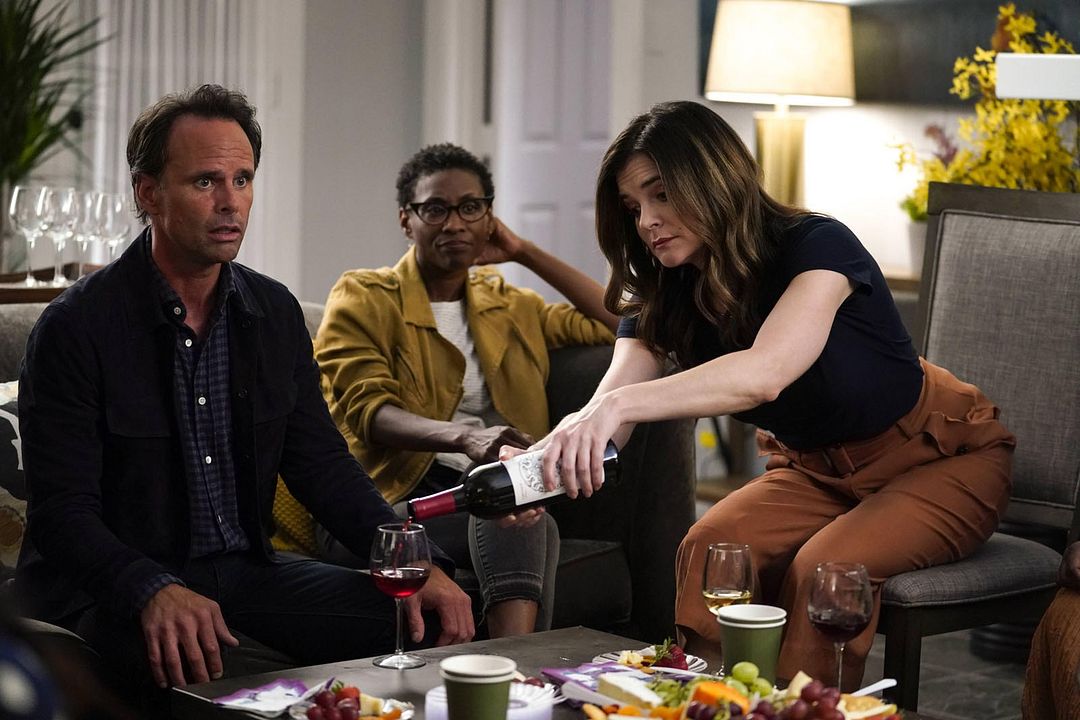 The Unicorn : Foto Betsy Brandt, Walton Goggins
