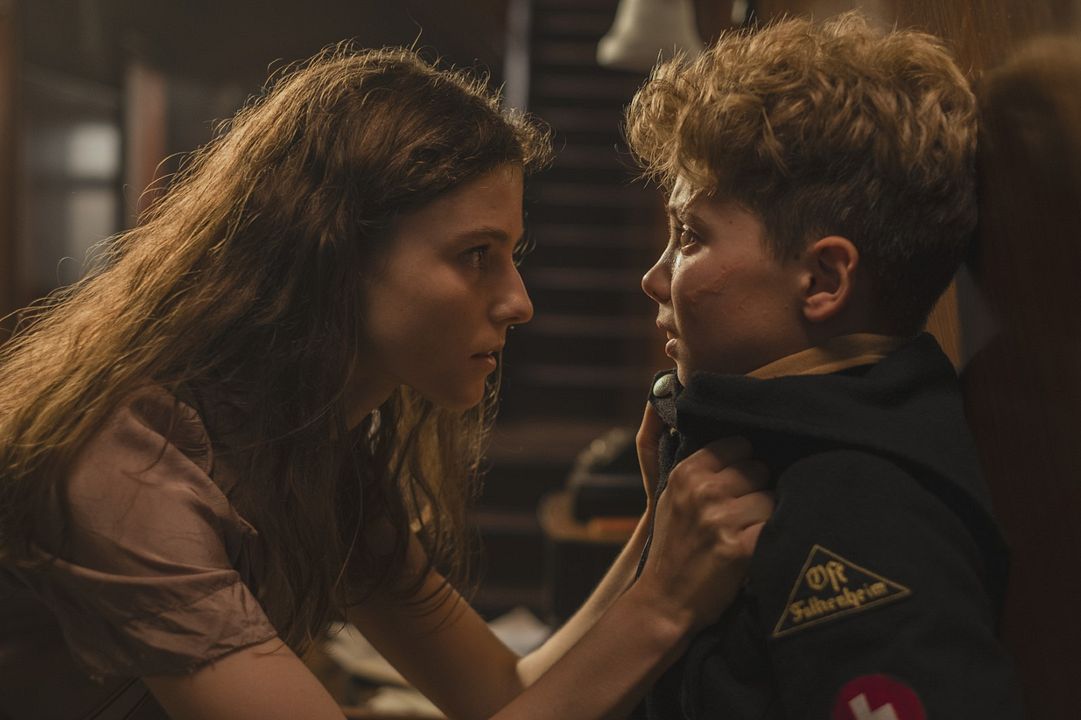 Jojo Rabbit : Foto Roman Griffin Davis, Thomasin McKenzie