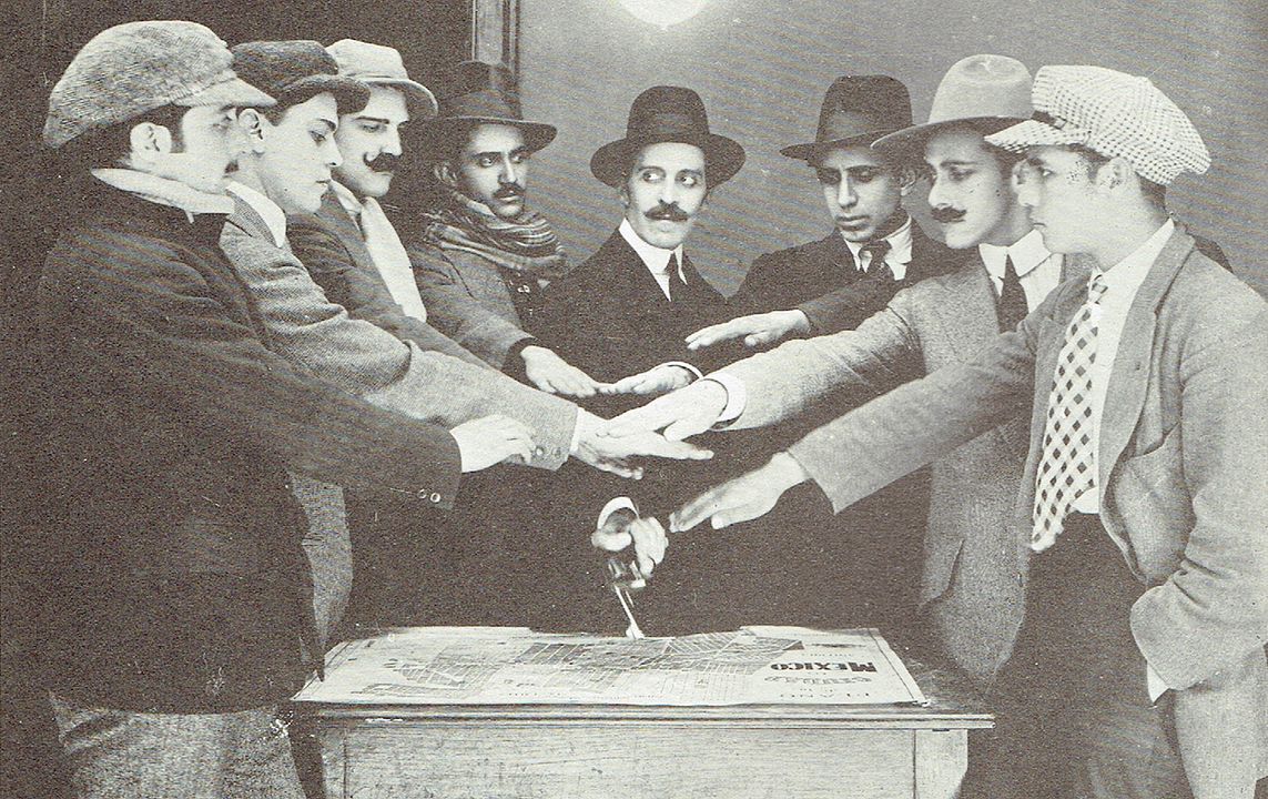 El Automovil gris : Foto