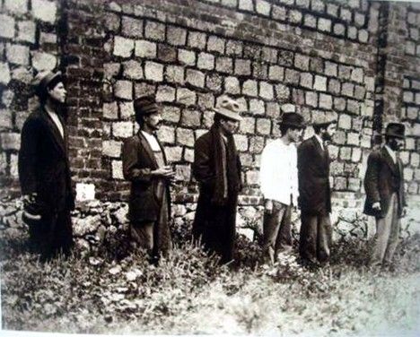 El Automovil gris : Foto