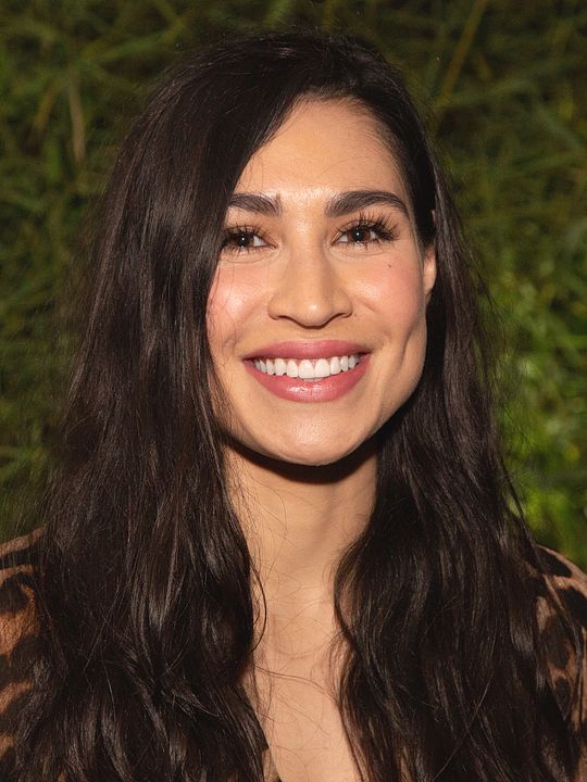 Póster Cassie Steele