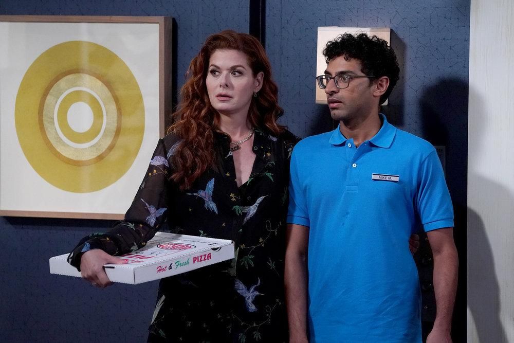 Foto Debra Messing, Karan Soni