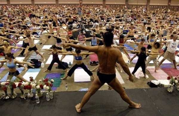 Bikram: Yogi, Guru, Predator : Foto