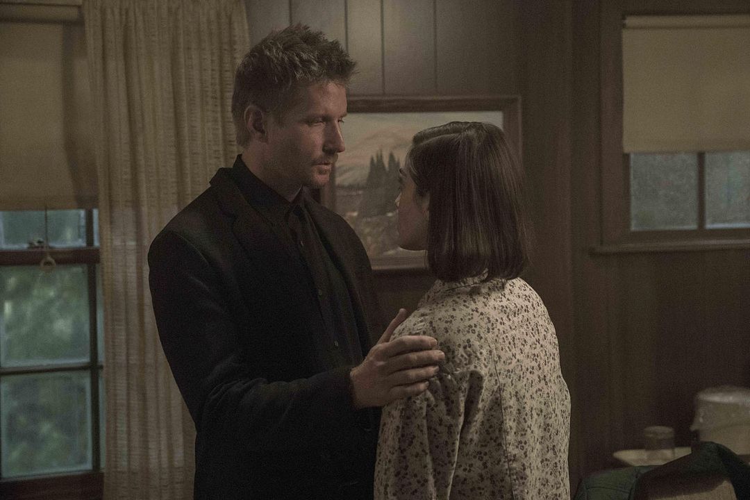 Foto Lizzy Caplan, Paul Sparks