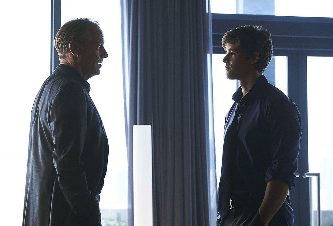 Titanes : Foto Brenton Thwaites, Iain Glen