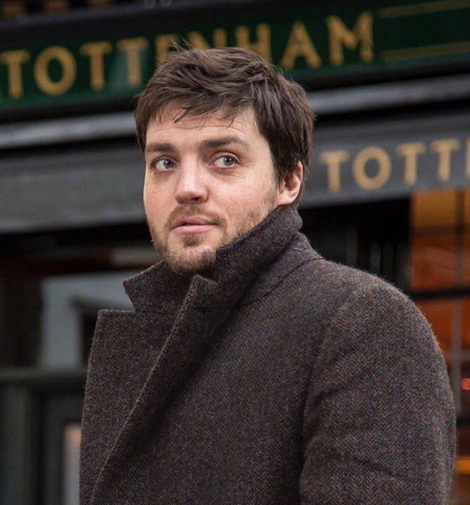 Póster Tom Burke