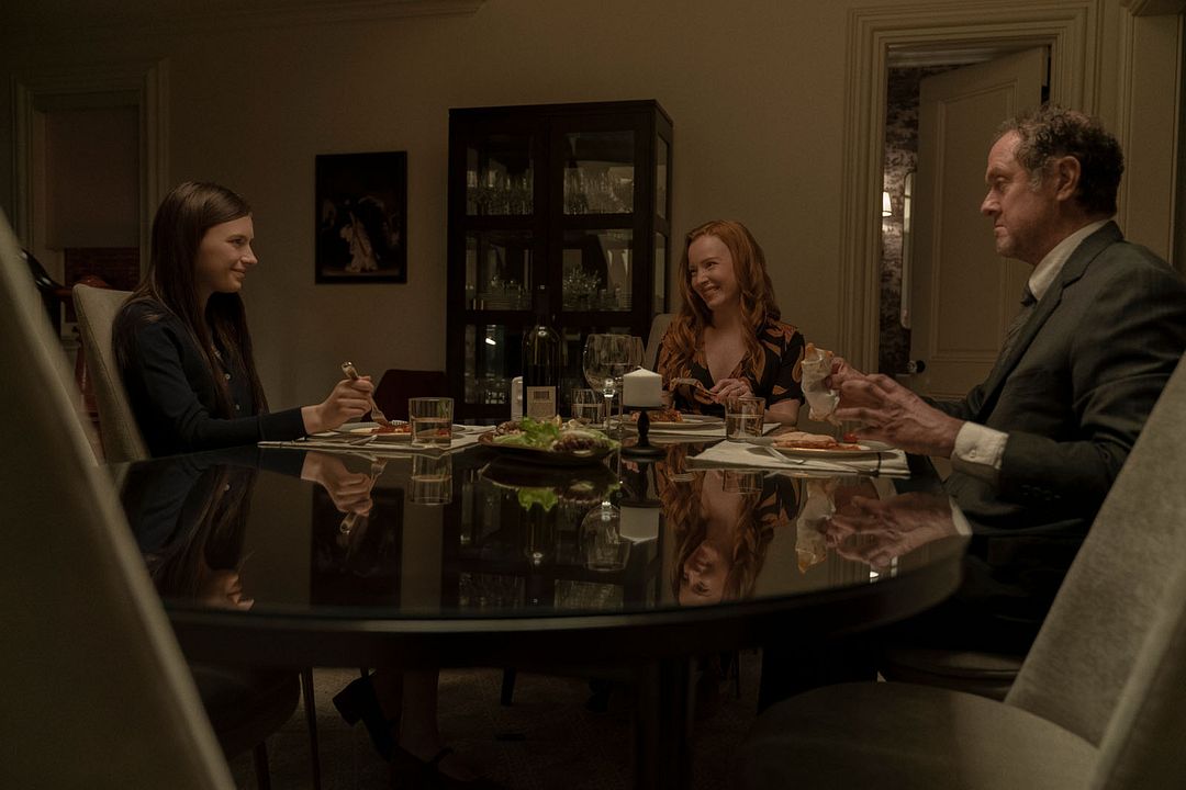 Servant : Foto Lauren Ambrose, Nell Tiger Free