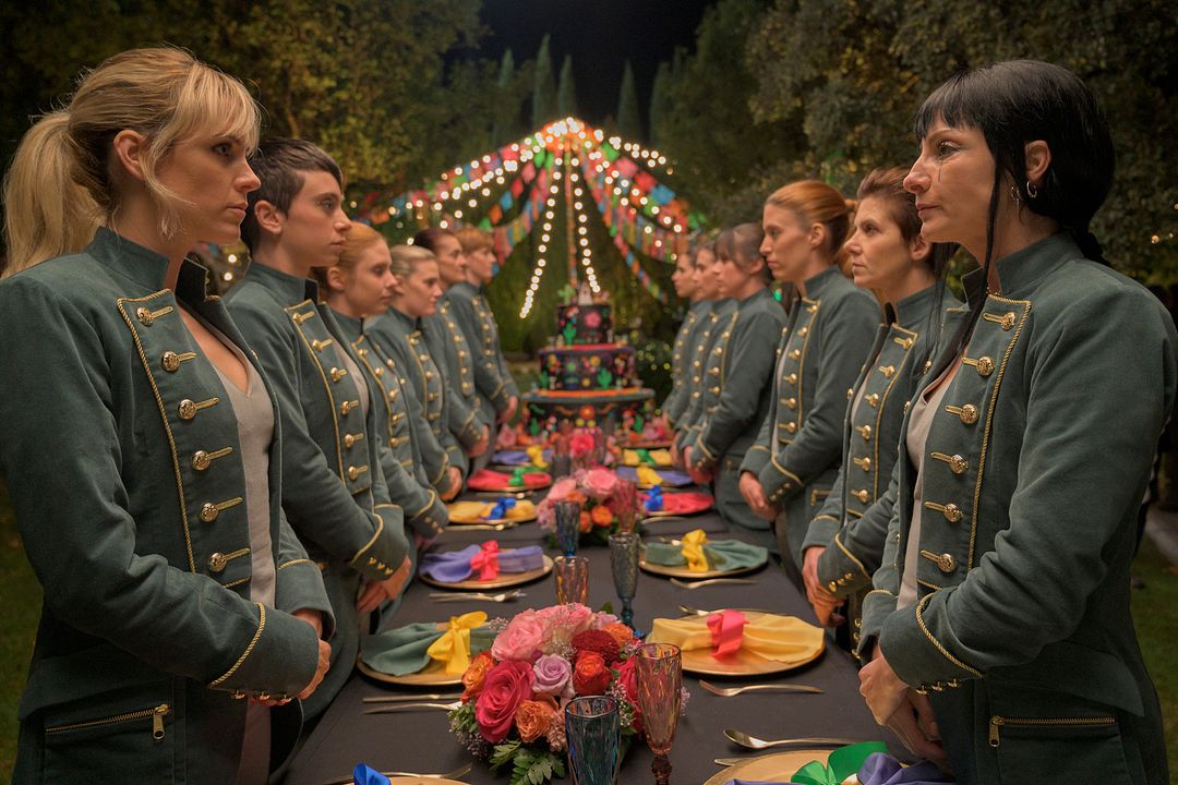 Vis a Vis: El Oasis : Foto Najwa Nimri, Maggie Civantos