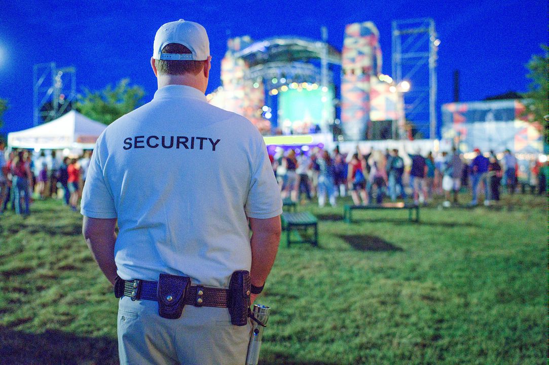 Foto Cameron Britton