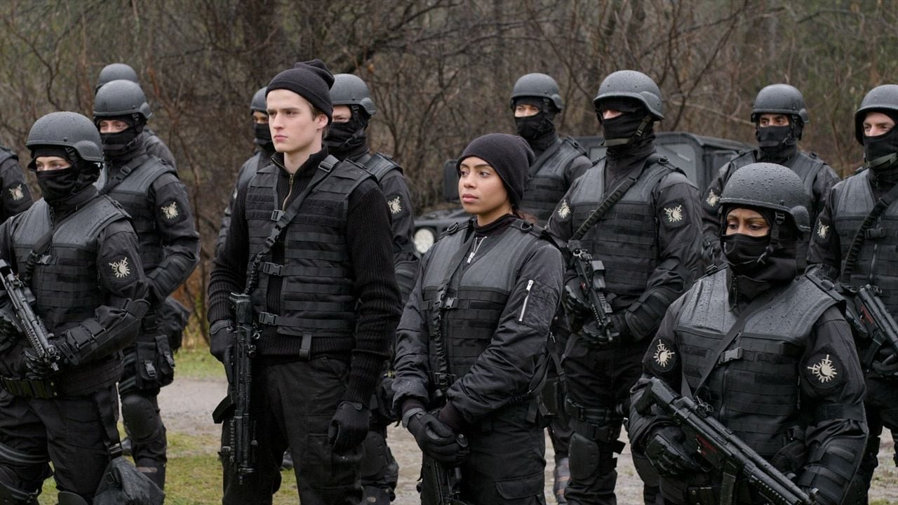 October Faction : Póster