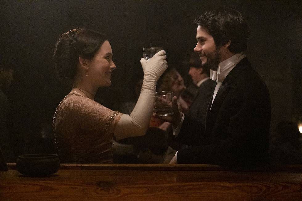 Amazing Stories : Foto Dylan O'Brien, Victoria Pedretti