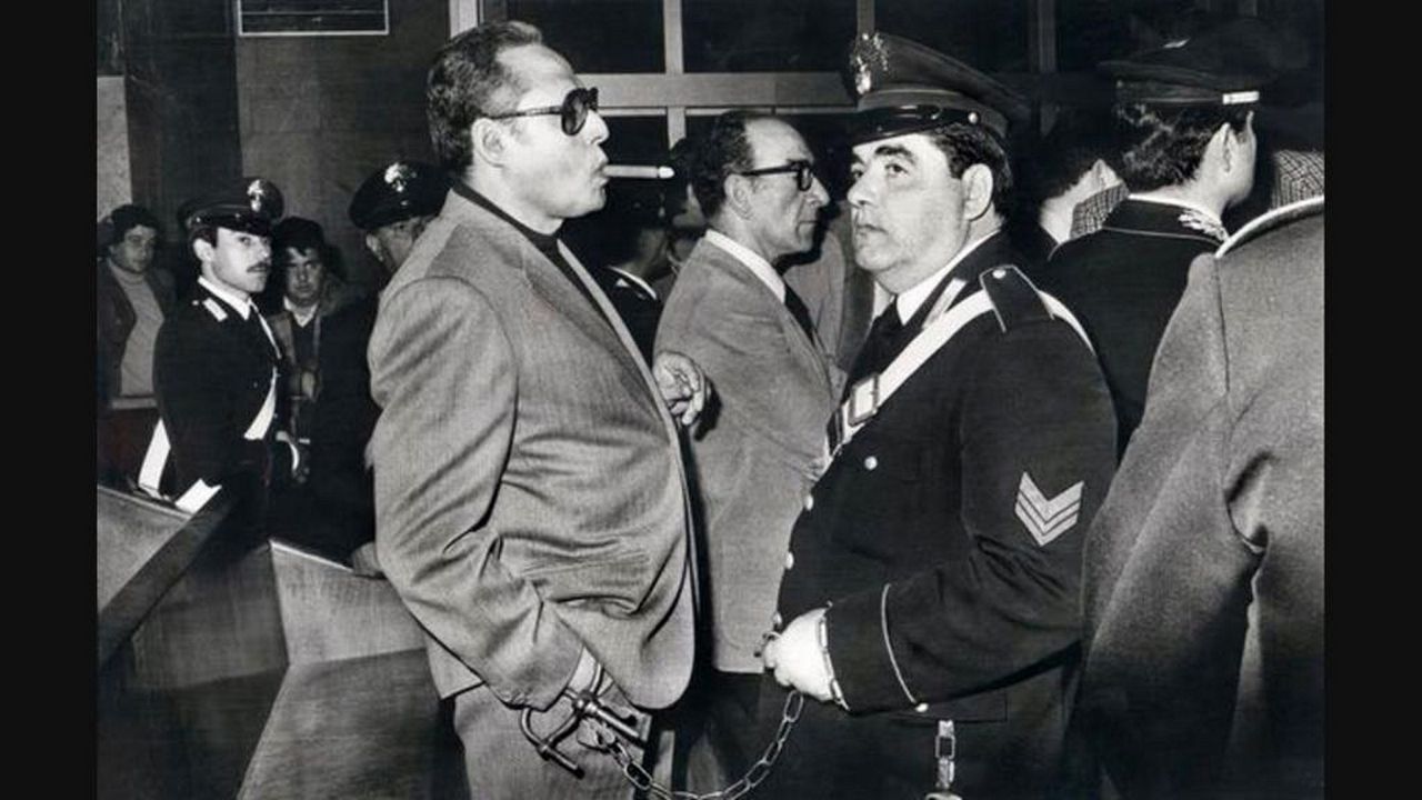 Shooting the Mafia : Foto