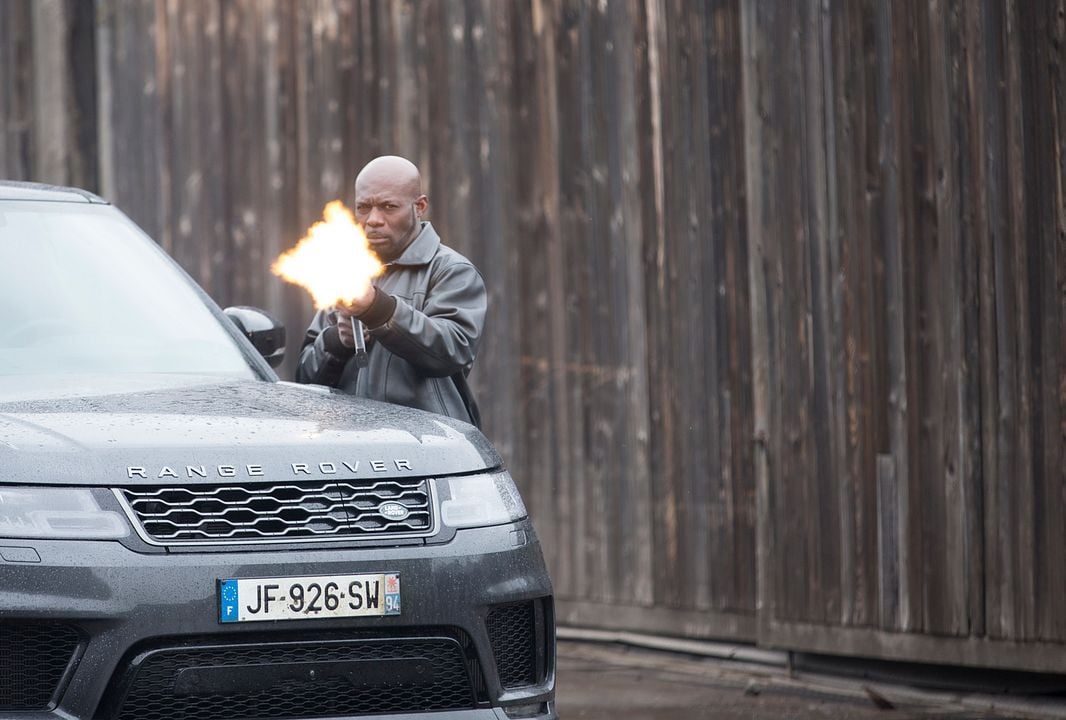 Guerra en el aserradero : Foto Eriq Ebouaney