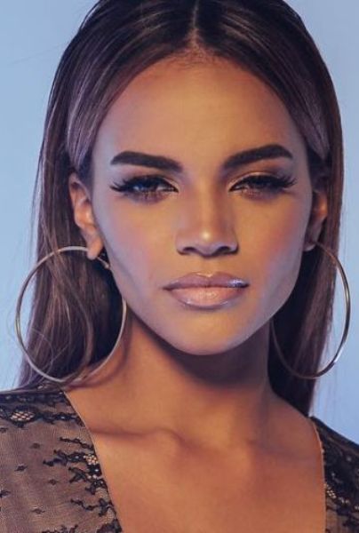 Póster Leslie Grace