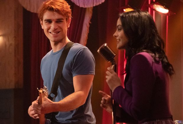 Riverdale : Foto K.J. Apa, Camila Mendes