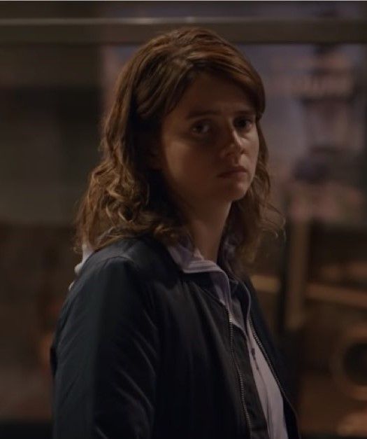 Póster Pauline Etienne