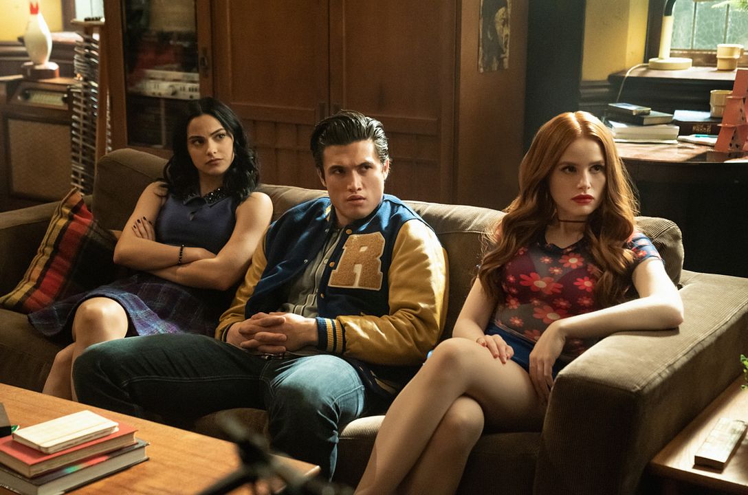 Riverdale : Foto Charles Melton, Madelaine Petsch, Camila Mendes