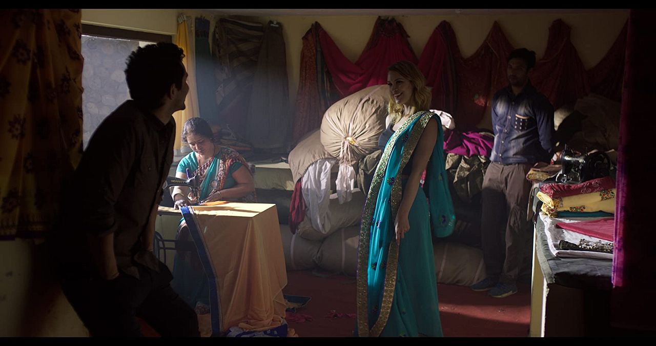 Behind The Trees : Foto