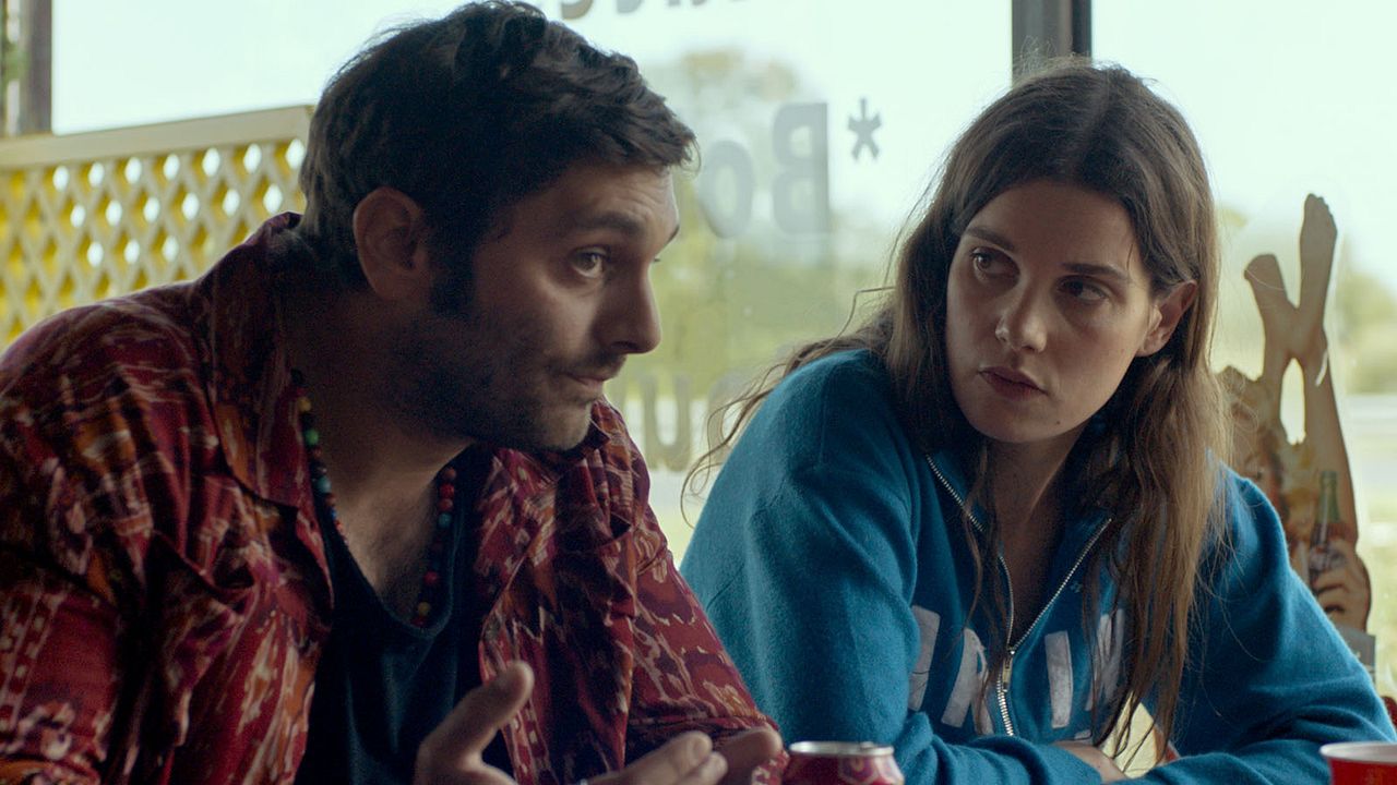 Felicità : Foto Pio Marmaï, Camille Rutherford