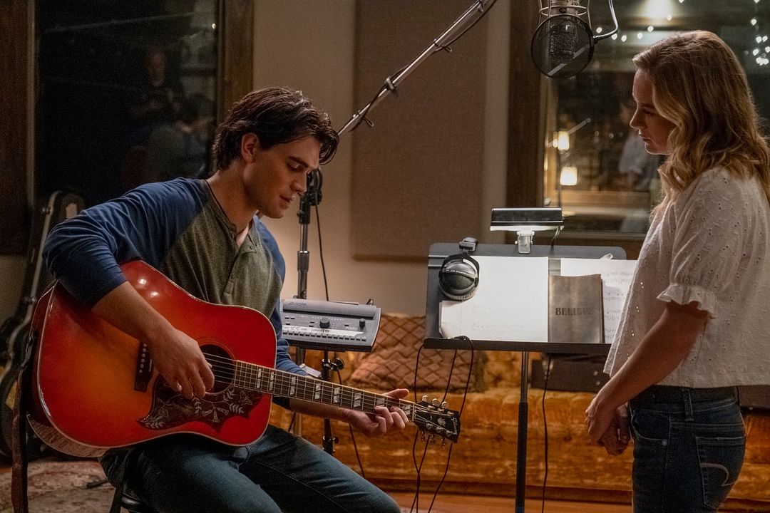 Mientras estés conmigo : Foto Britt Robertson, K.J. Apa