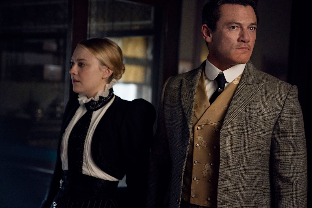 Foto Luke Evans, Dakota Fanning