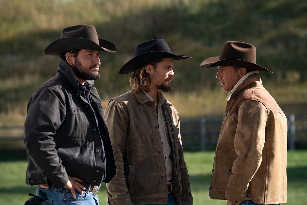 Yellowstone : Foto Luke Grimes, Kevin Costner, Cole Hauser