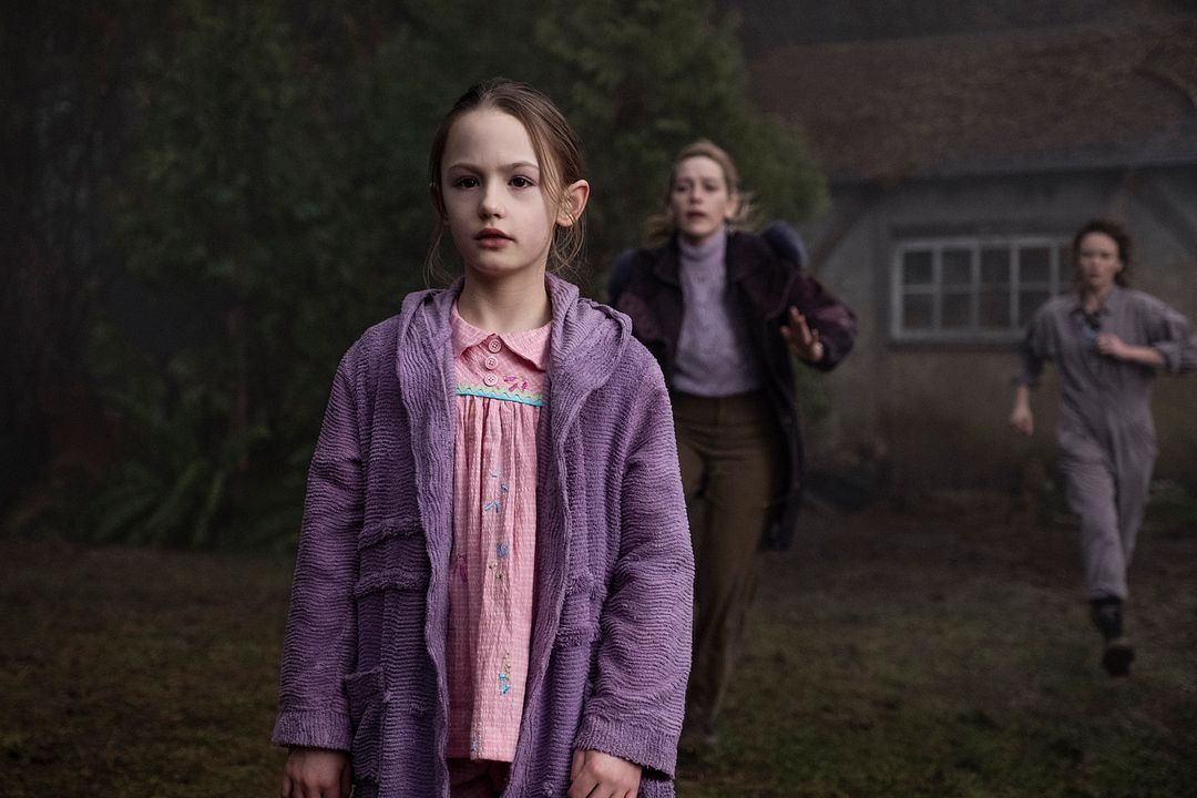 La maldición de Bly Manor : Foto Victoria Pedretti, Amelie Bea Smith, Amelia Eve