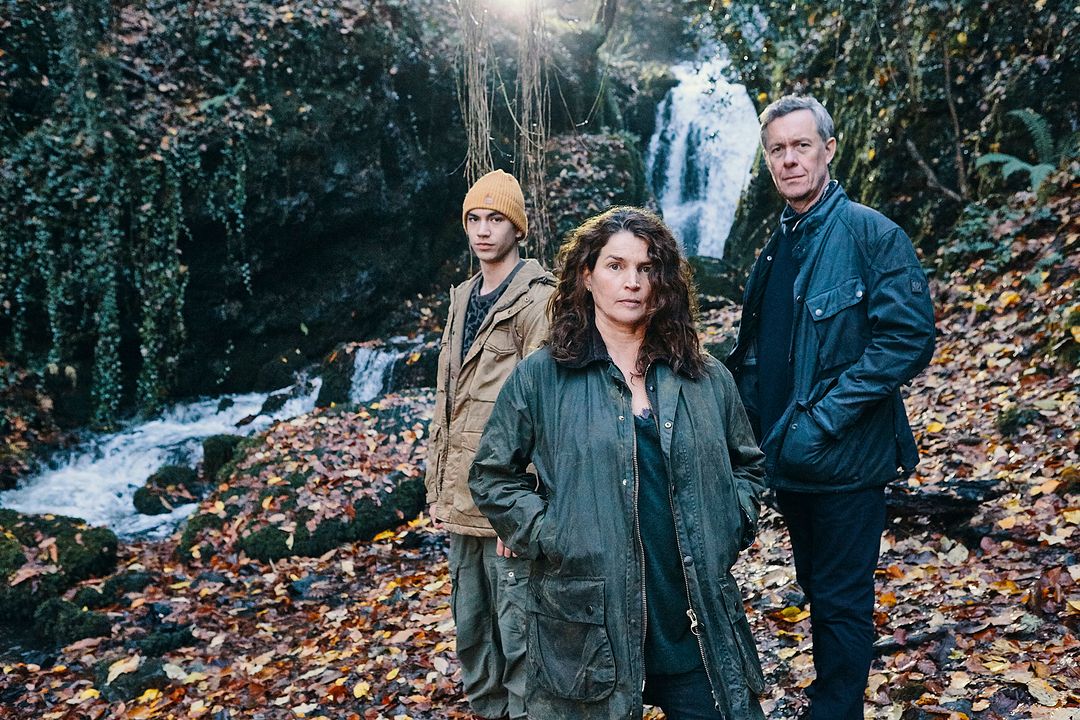 Foto Julia Ormond, Alex Jennings, Archie Renaux