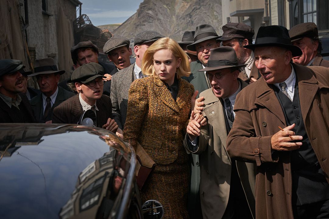 Rebeca : Foto Lily James