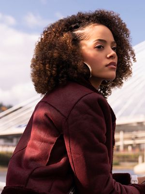 Póster Quintessa Swindell