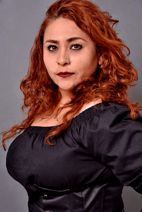 Póster Laura Torres