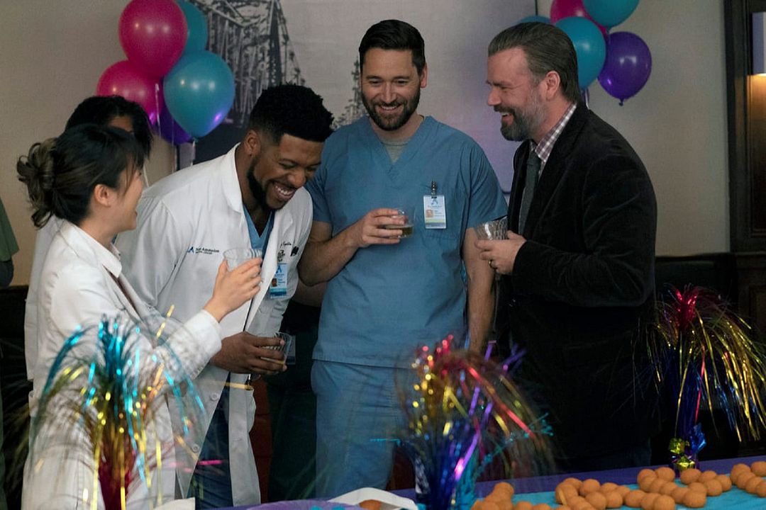Foto Jocko Sims, Tyler Labine, Ryan Eggold
