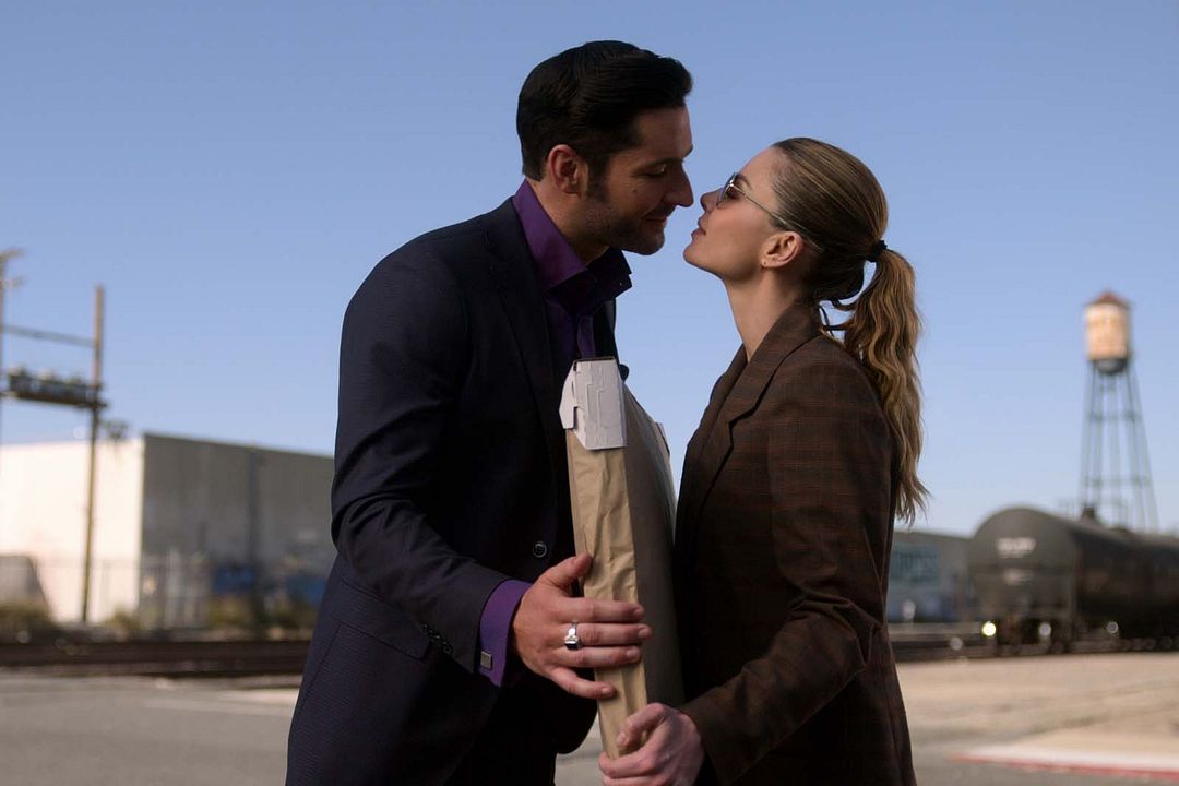 Foto Tom Ellis, Lauren German