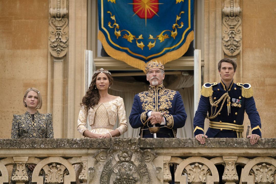 Cenicienta : Foto Minnie Driver, Pierce Brosnan, Nicholas Galitzine