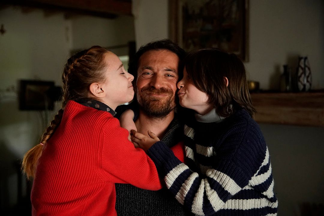 Hold Me Tight : Foto