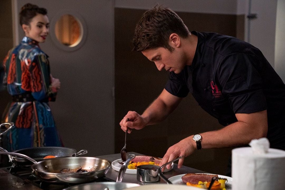 Foto Lily Collins, Lucas Bravo