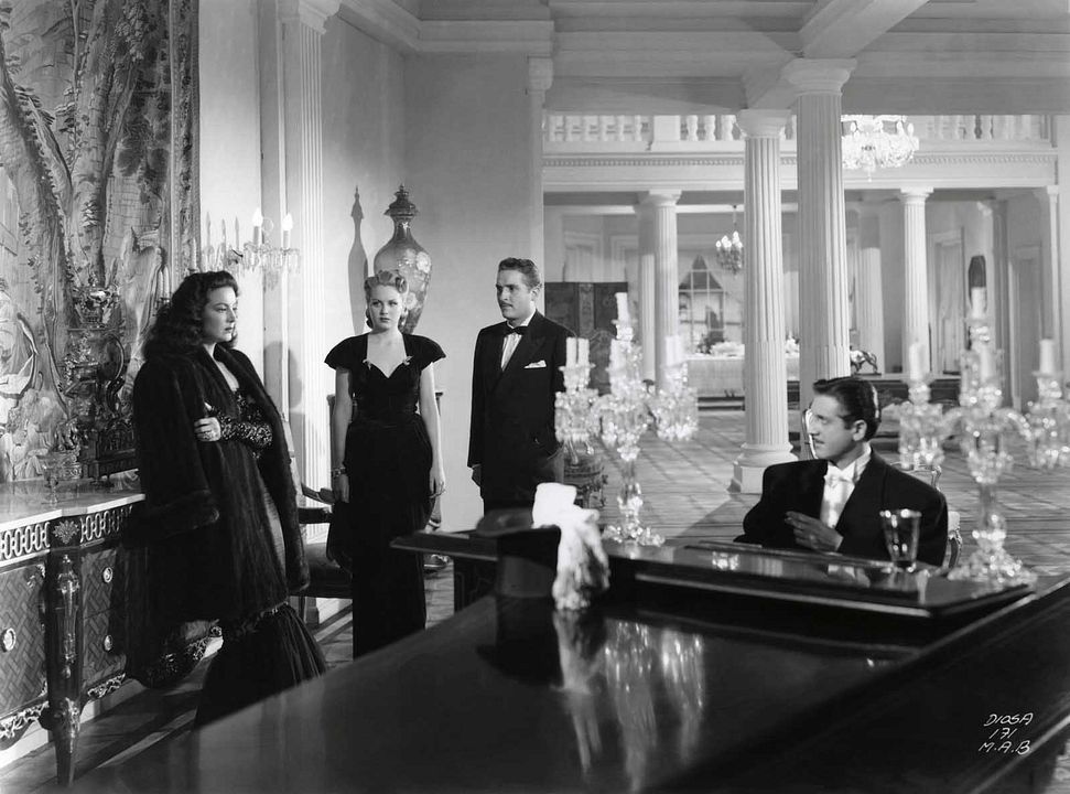 La diosa arrodillada : Foto