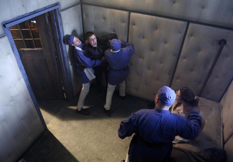 Foto Michael Socha, Sophie Lowe