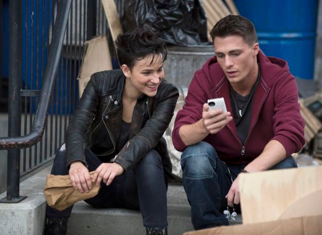 Arrow : Foto Colton Haynes, Bex Taylor-Klaus